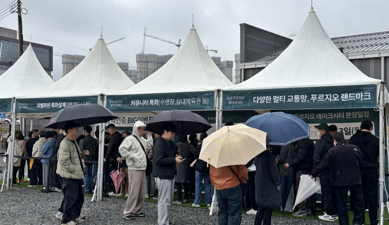 보도자료-“개관 첫날부터 인산인해” 업성 푸르지오 레이크시티, 성성지구 대장주 기대감↑.jpg